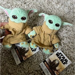 Disney baby Yoda shoulder magnets
